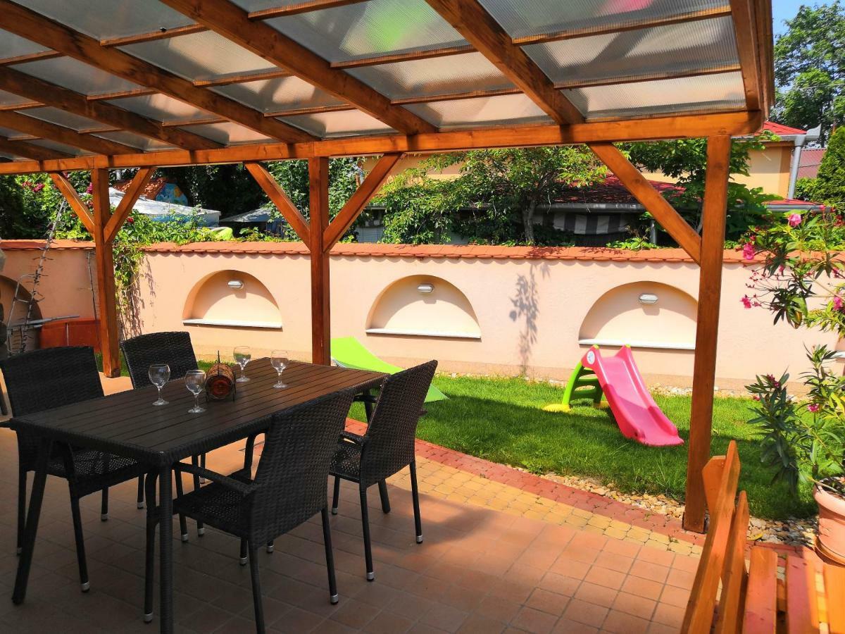 Aqua Azur Apartman Hajduszoboszlo Luaran gambar